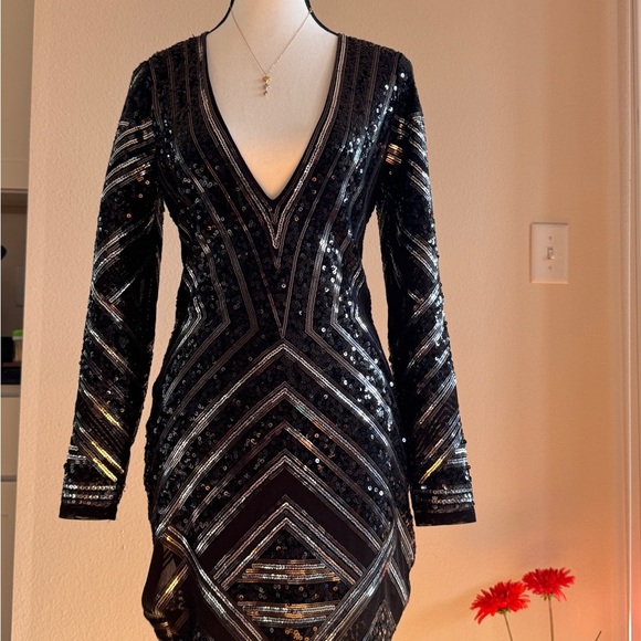 Dress Express Black and Gold Sequin Long Sleeve Dress - Picture 7 of 8